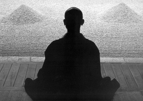 Le Bouddhisme - Un moine en méditation
